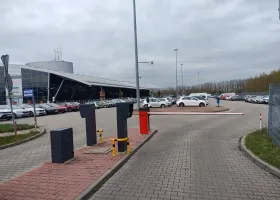 Zdjęcie parkingu Oficjalny Parking P1 - lotnisko Łódź-Lublinek (LCJ) przy lotnisku