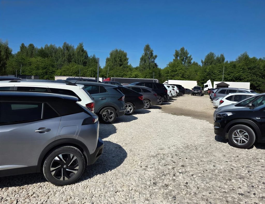 Odlotowy Parking Mado - parking lotnisko Łódź-Lublinek - zdjęcie 7