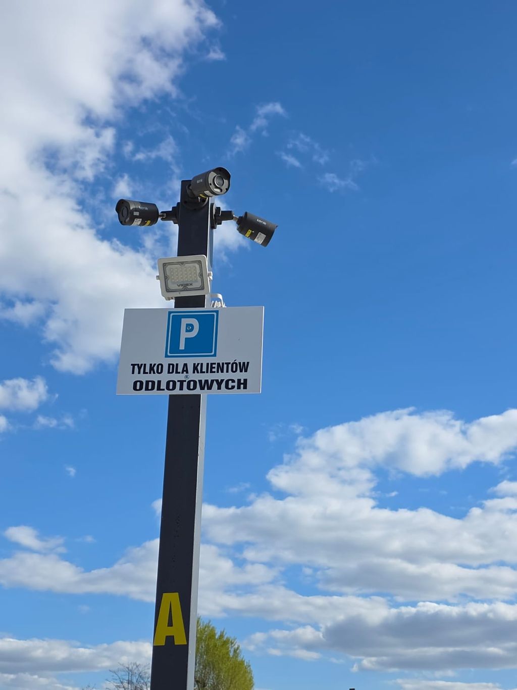 Odlotowy Parking Garage Mado - monitoring i oświetlenie parkingu - lotnisko Łódź-Lublinek (LCJ)