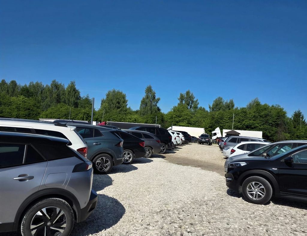 Odlotowy Parking Mado - parking lotnisko Łódź-Lublinek - zdjęcie 3